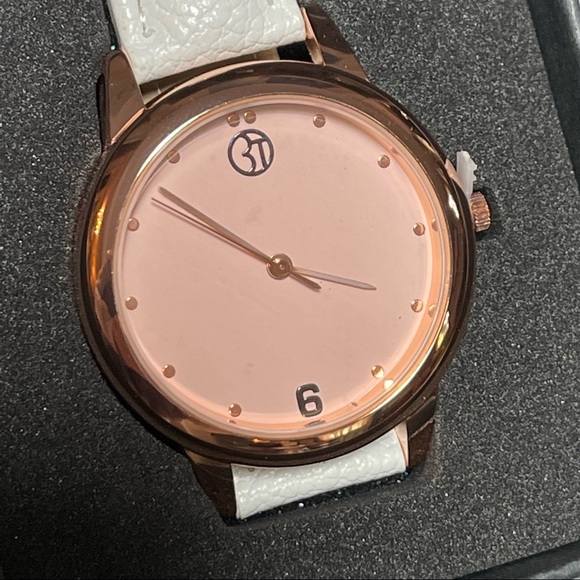 ⏱️Ladies Watch Rose Gold w/ White NEW in… - Picture 2 of 7